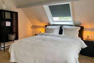 پانسیون Guesthouse At The Amstel River With 2br 2ba And Garden