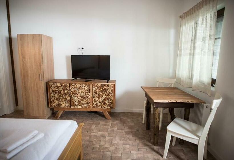 פנסיון Kata   Lak