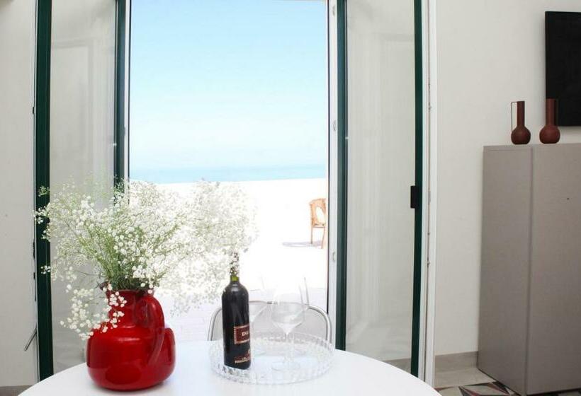 פנסיון Versomare Room & Suite