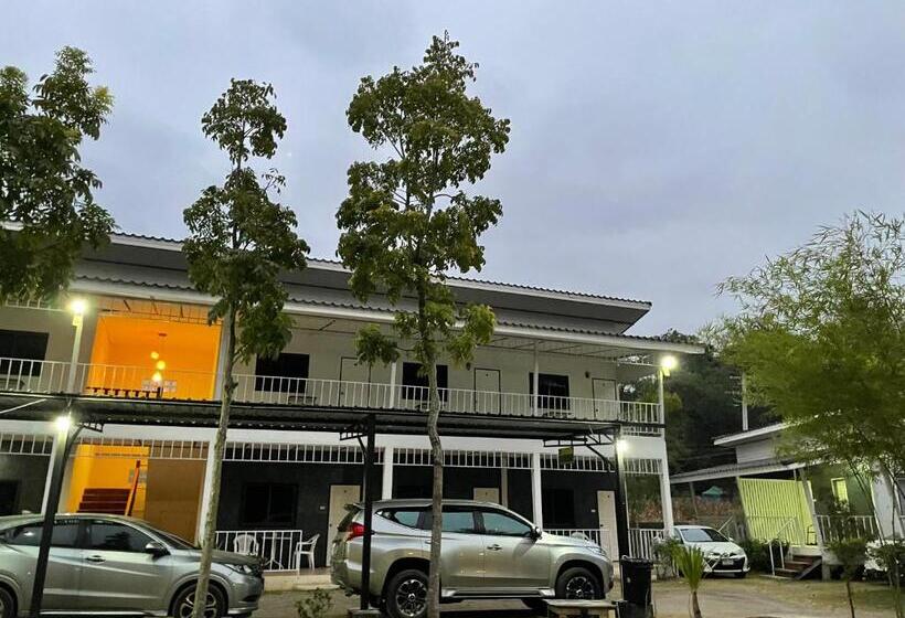 استراحتگاه บ้านระการีสอร์ต