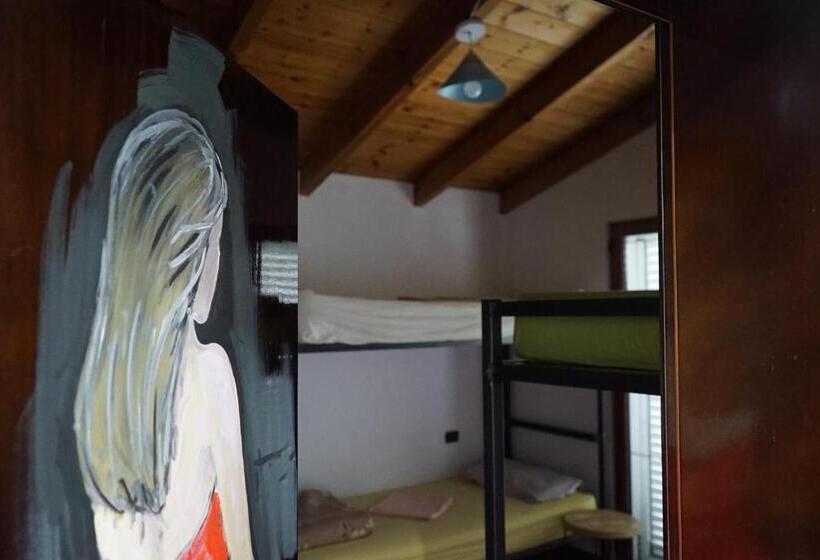 Divina Hostel