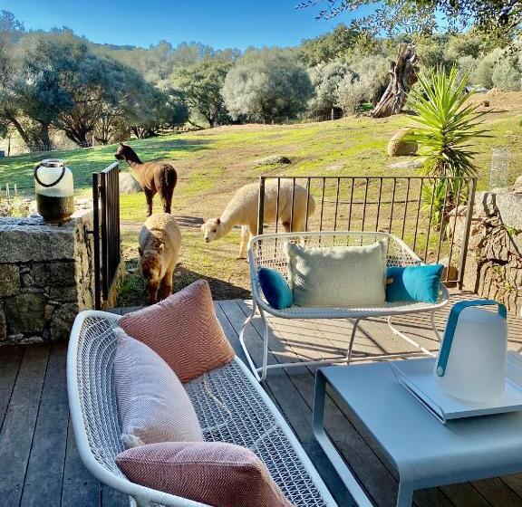 هتل Les Bergeries De Figari