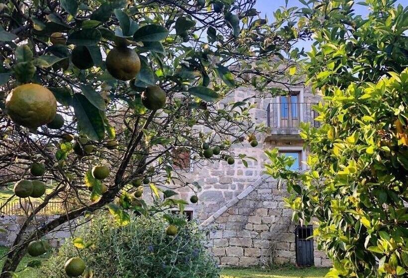 هتل Les Bergeries De Figari