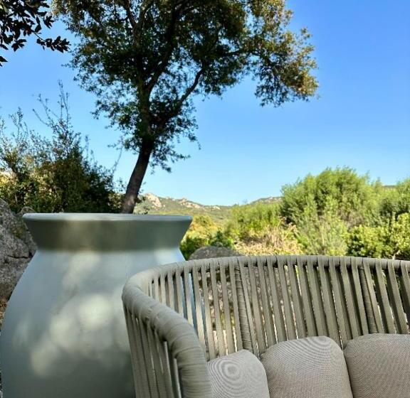 هتل Les Bergeries De Figari