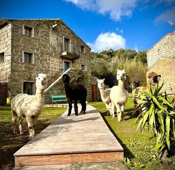 هتل Les Bergeries De Figari