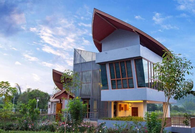 هتل Nakaburi Sanctuary Resort&spa