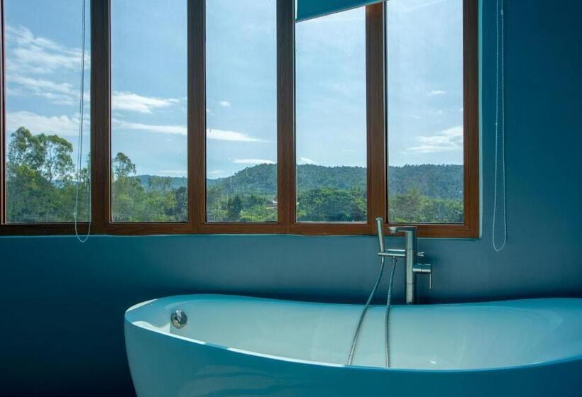 هتل Nakaburi Sanctuary Resort&spa