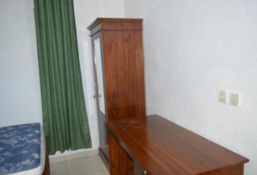 پانسیون Mahoni Guest House Labuan Bajo