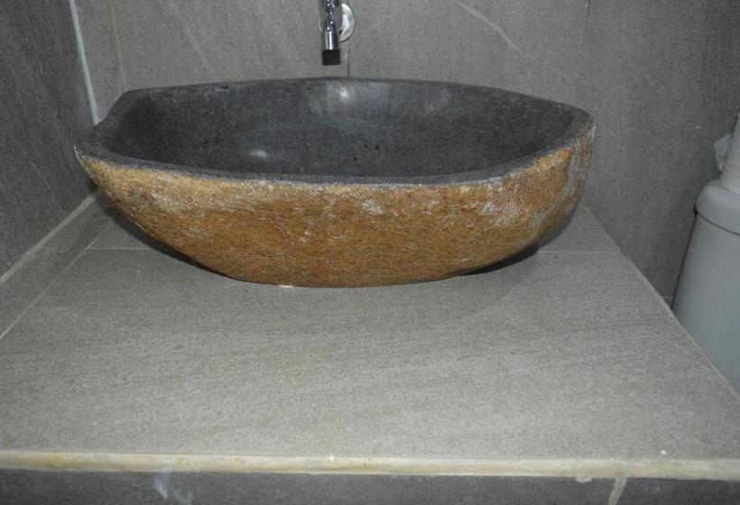 پانسیون Mahoni Guest House Labuan Bajo