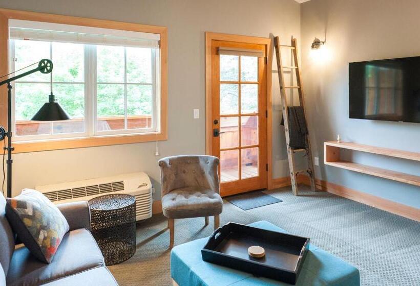 The Suites On Main