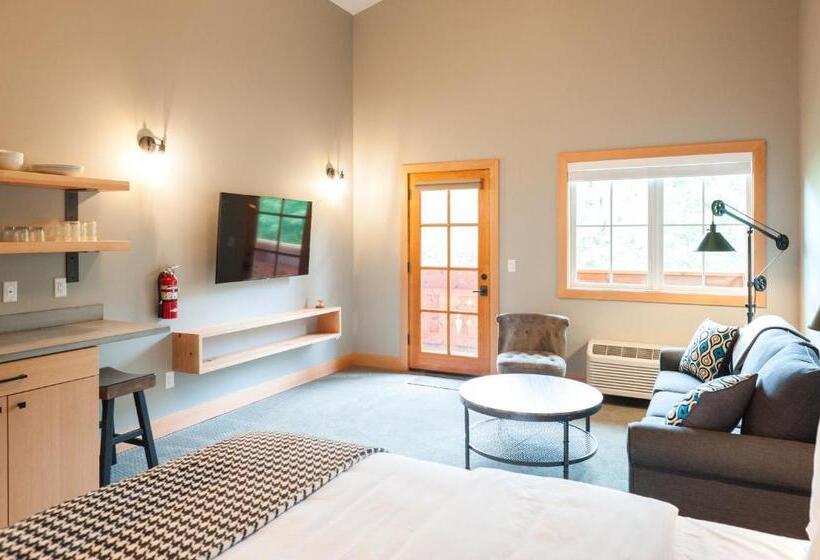 The Suites On Main