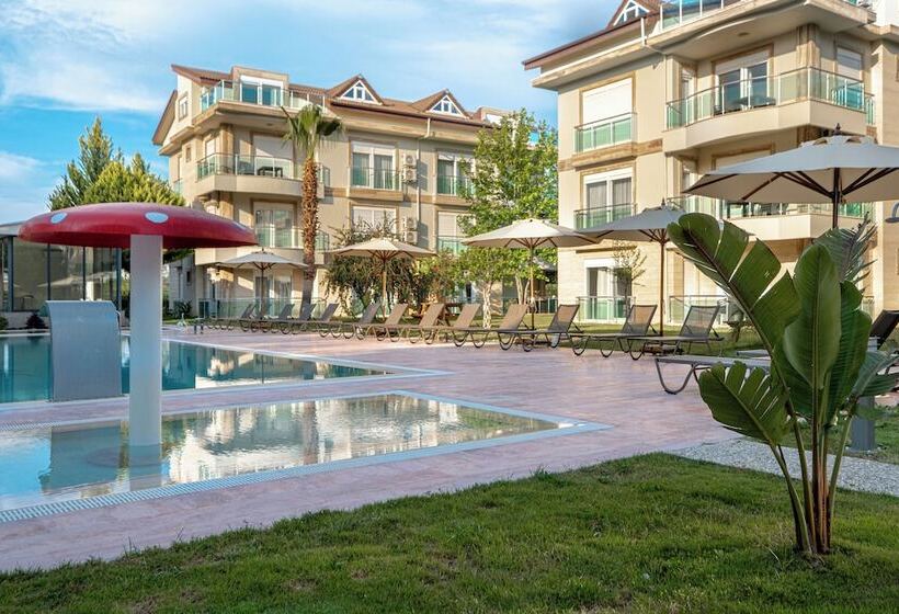 Belek Deluxe Suit