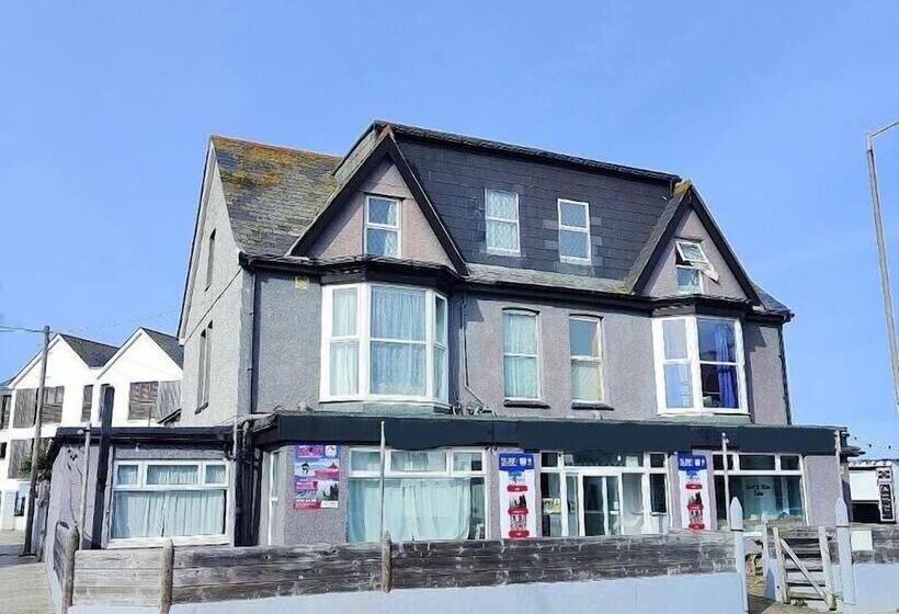 ホテル Elemental Surf Lodge