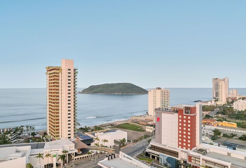 هتل Fiesta Inn Mazatlán