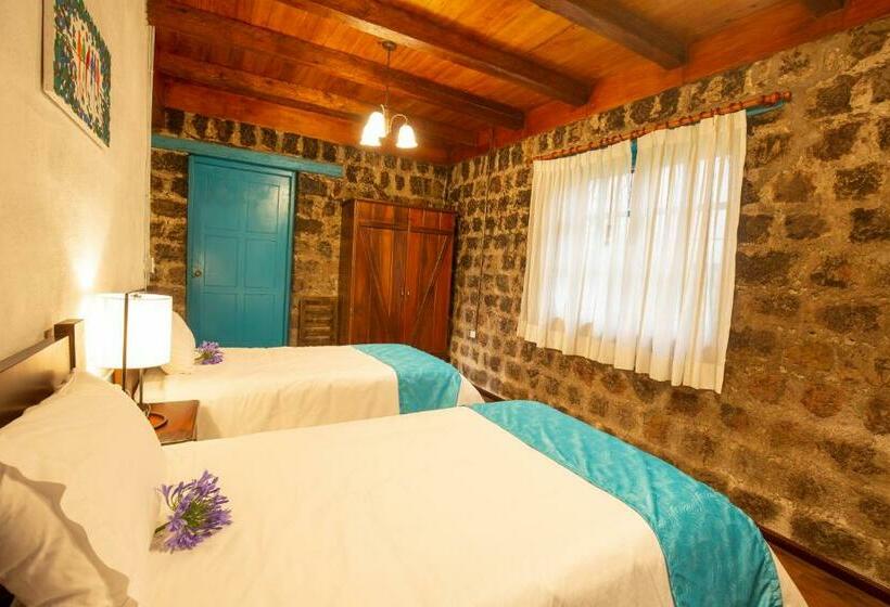 هتل Niebli Historical Farm And Lodge At Pululahua Volcano