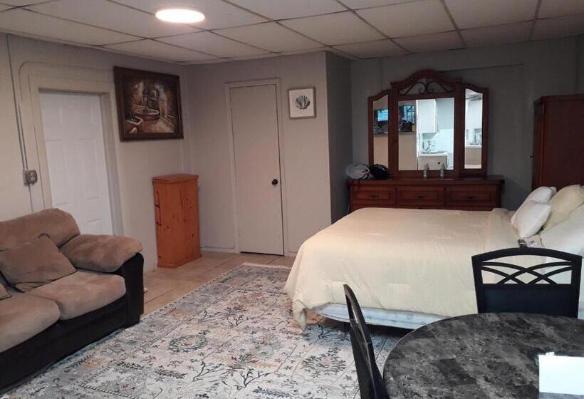 پانسیون Roomy Comfortable Suite
