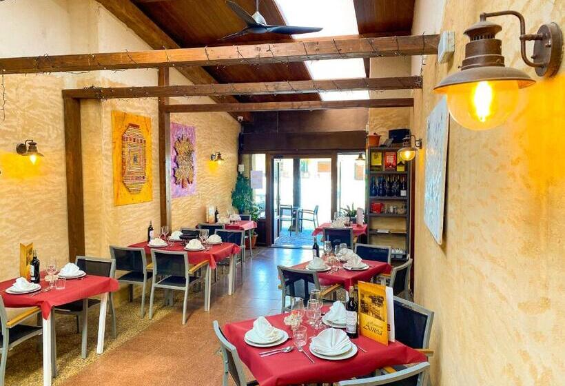 هتل Hostal Ainoa
