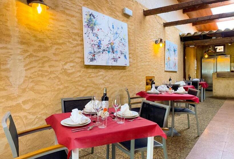 هتل Hostal Ainoa