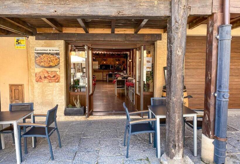 هتل Hostal Ainoa