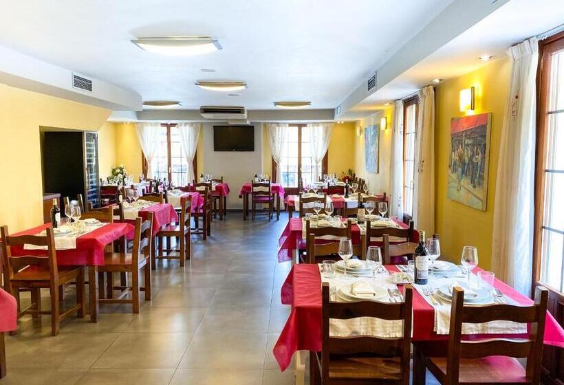 هتل Hostal Ainoa