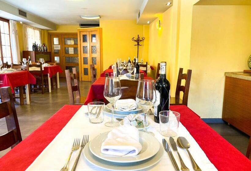 هتل Hostal Ainoa