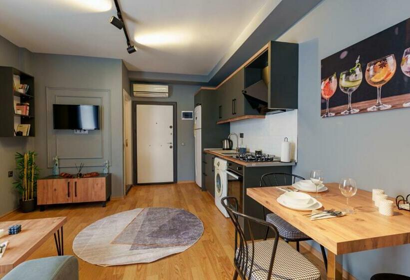 Mrt Suites Lara