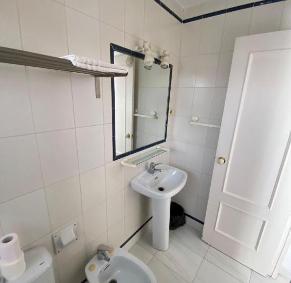 پانسیون Hostal Carlos Iii