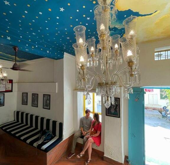 تختخواب و صبحانه Paddy S Loft The Lake View Hostel