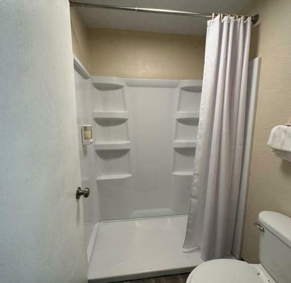 모텔 Ambassador Inn