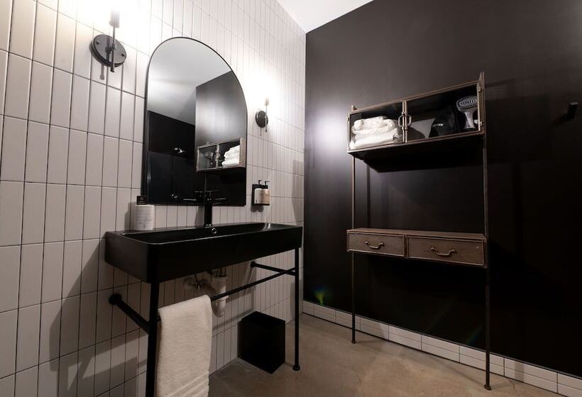 Отель Arch And Cable