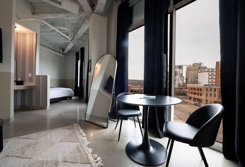 Отель Arch And Cable