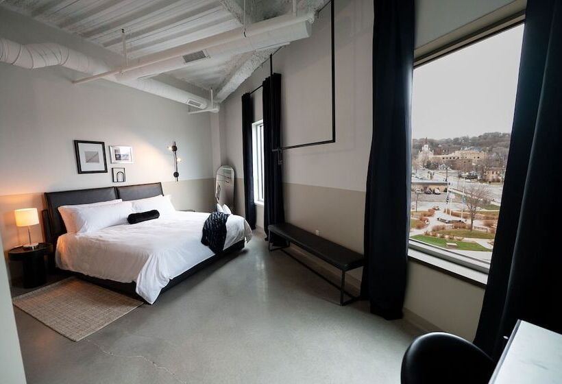 Отель Arch And Cable