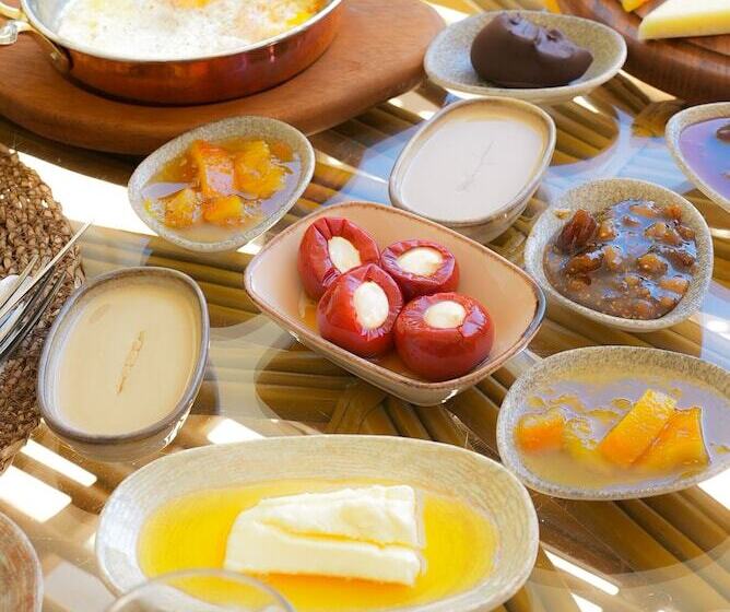 Nuri̇ye Alacati