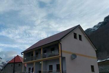 پانسیون Guest House Trojani
