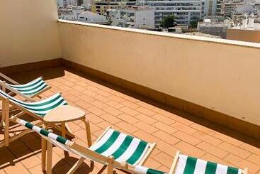 هاستل Wakeup Triplex House