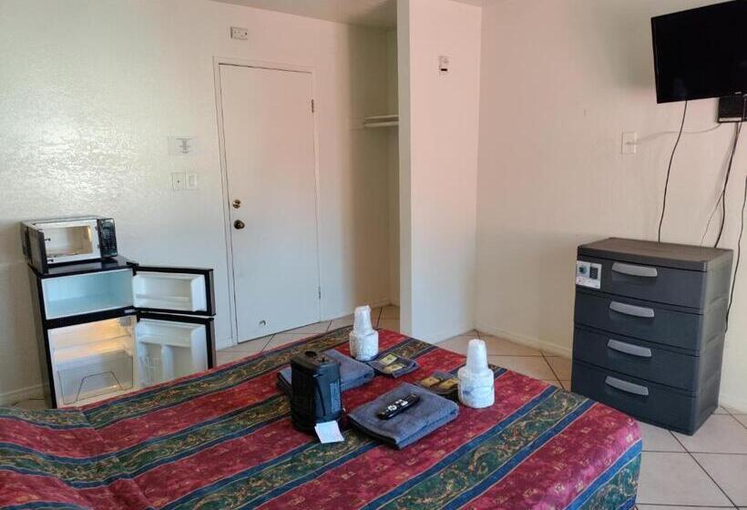 Crown Inn & Suites