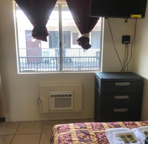 Crown Inn & Suites