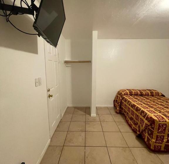 Crown Inn & Suites