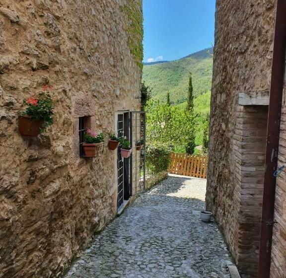 호텔 Il Borgo Di Cornillo