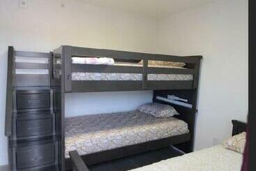 هاستل Airport Guest Suites