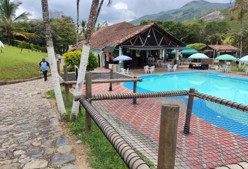 בית מלון כפרי Hosteria Puerta Del Nus