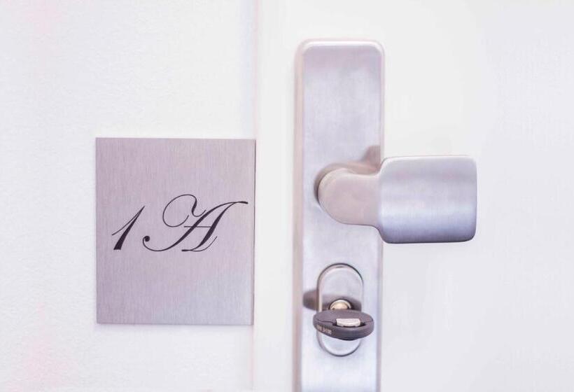 Fotos del hotel Helvetia Suites:  13