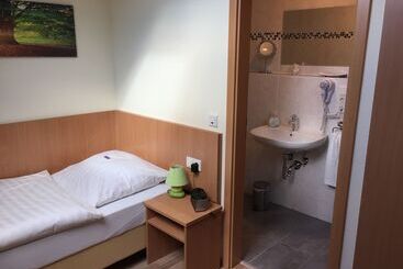 هتل Pension Im Wirtshaus Himberg