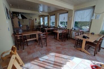 هتل Pension Walddorf