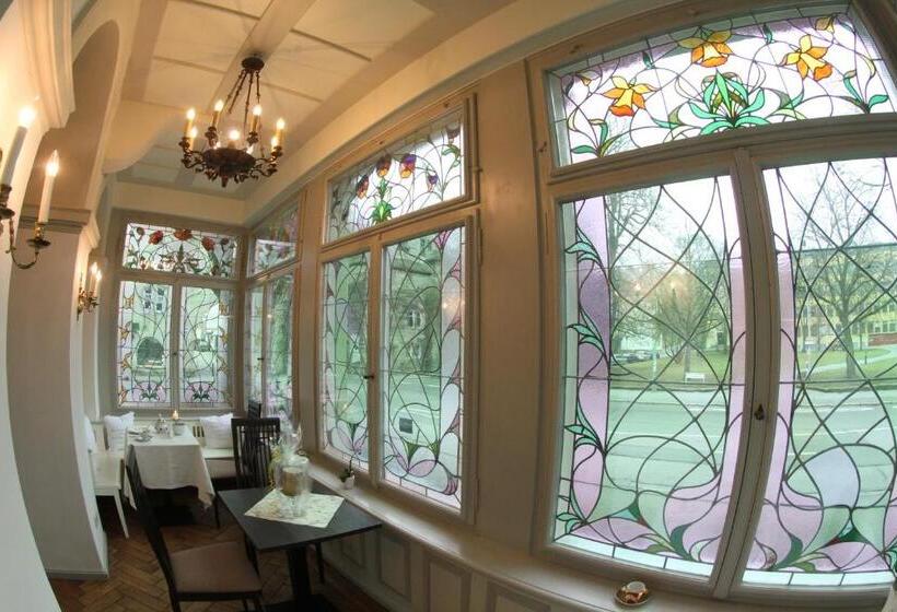 Отель Villa Victoria