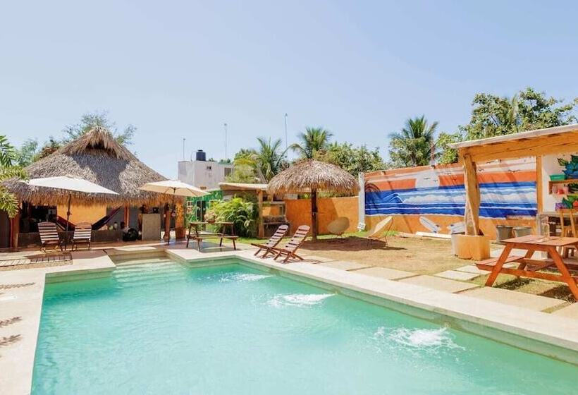 هاستل Surfnest Tamarindos
