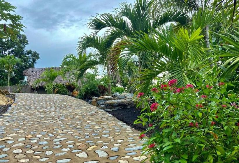 هتل Veronika Resort Nosy Komba