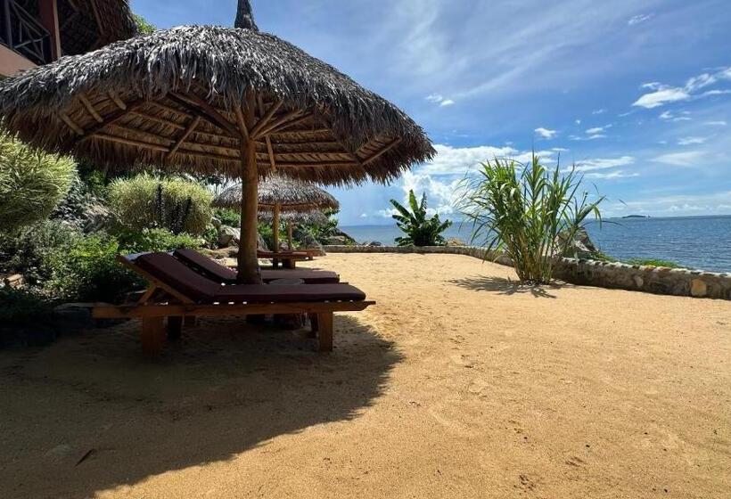 هتل Veronika Resort Nosy Komba