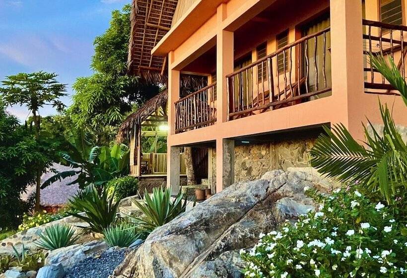 هتل Veronika Resort Nosy Komba