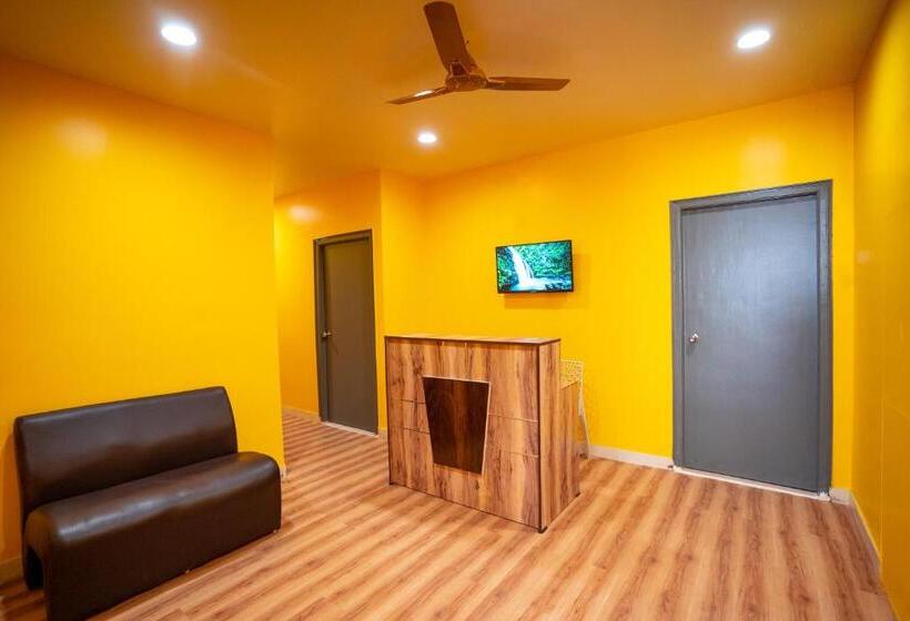 هتل Yellow Bells Signature Hitec City